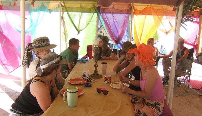 hushville-breakfast-tent_1418045430